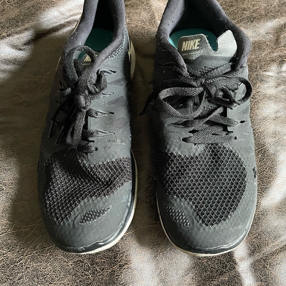 Black Nike Free 5.0 - Picture 2 of 8